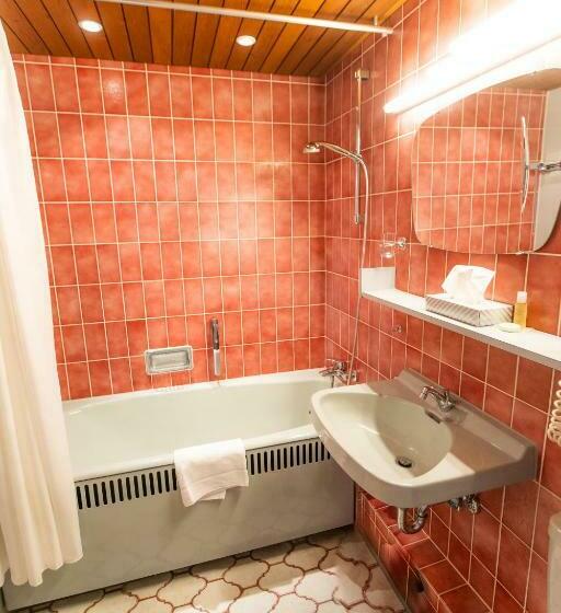 标准单人间, Royal