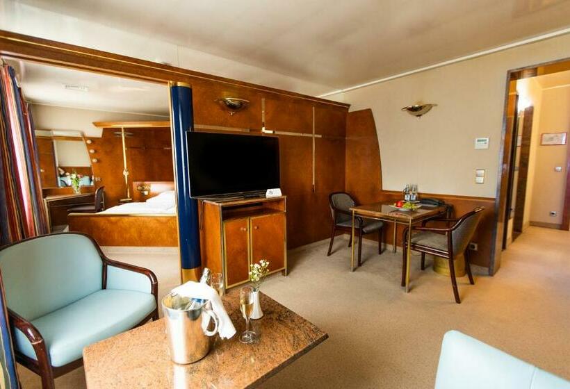 Suite, Royal