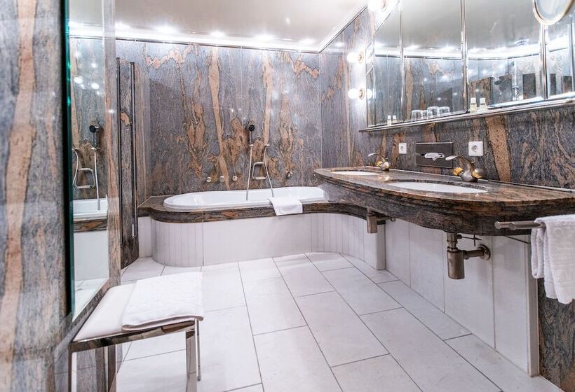 Suite, Royal