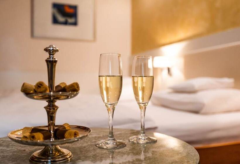 舒适型房间, Royal