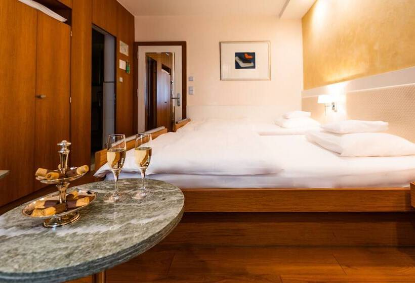 舒适型房间, Royal