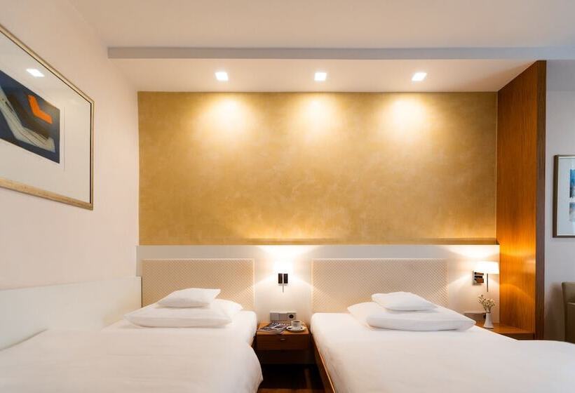 舒适型房间, Royal