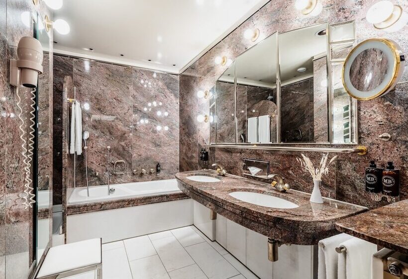 Suite, Royal