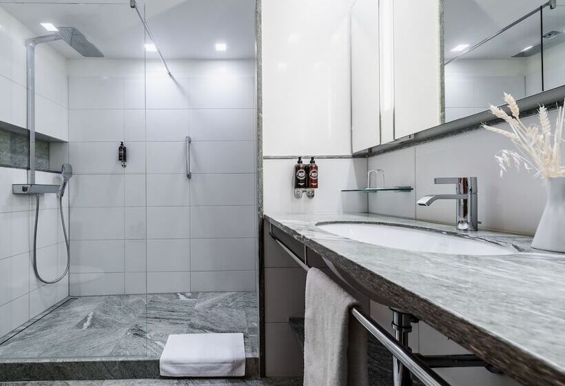 舒适型房间, Royal