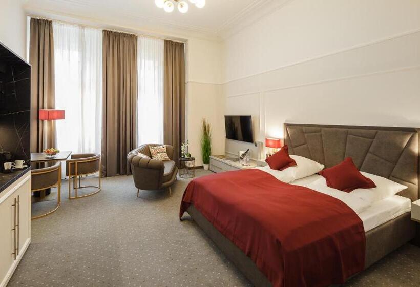 컴포트 룸, Starapart Hansa