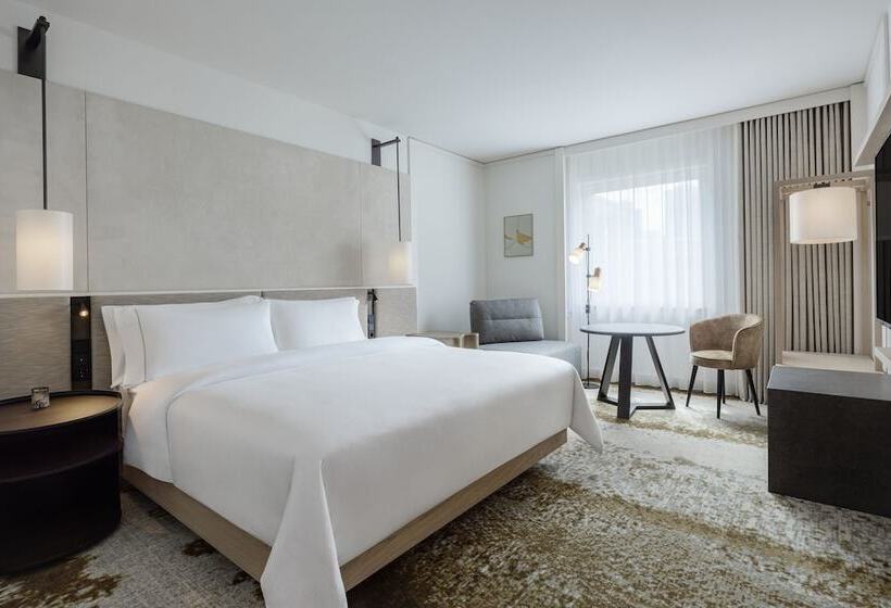 Номер Deluxe, The Westin Grand Frankfurt