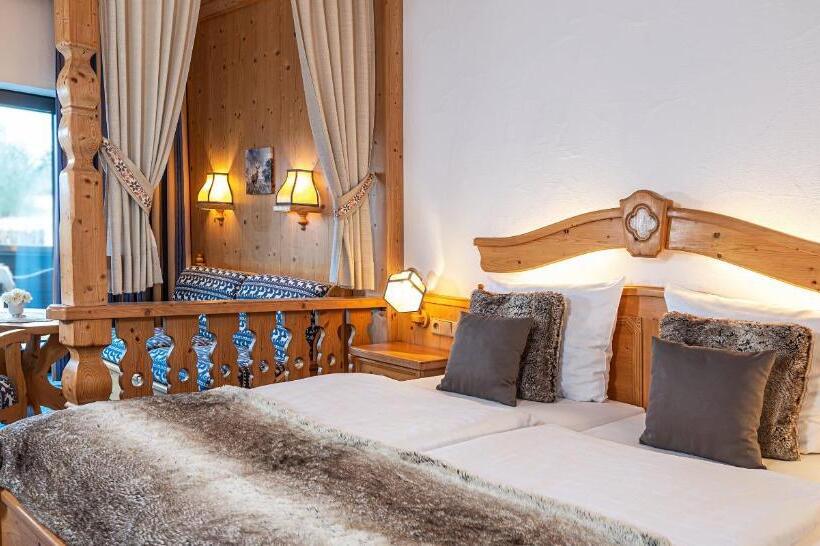 جناح جونيور, Victor S Seehotel Weingärtner Bostalsee