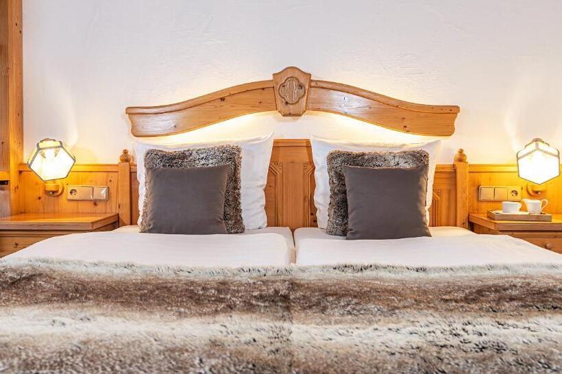 جناح جونيور, Victor S Seehotel Weingärtner Bostalsee