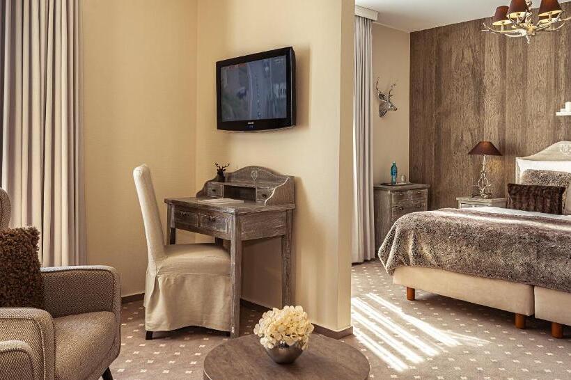 جناح جونيور كلاسيكى, Victor S Seehotel Weingärtner Bostalsee