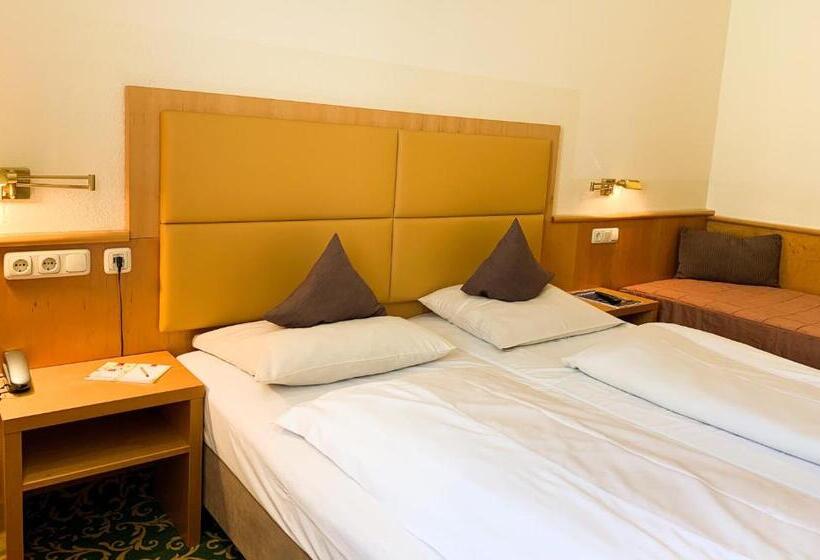 חדר סטנדרט לשלושה, City Hotel Ost Am Kö