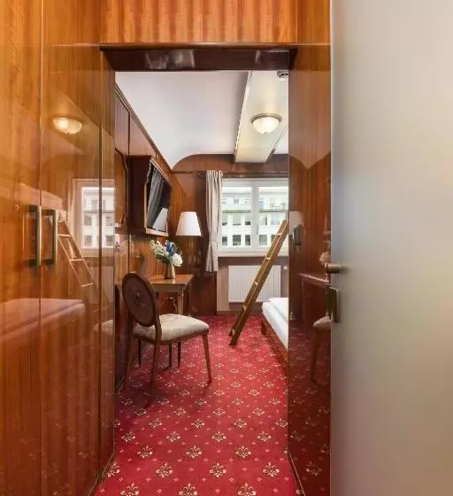 Economy Kamer, Du Train