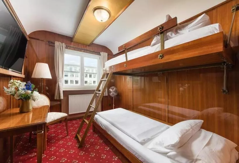 Economy Kamer, Du Train