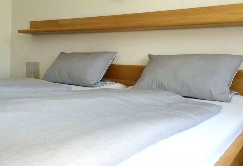 Quarto Basic, Ebnet Garni