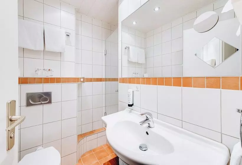 Habitación Familiar, Isartor