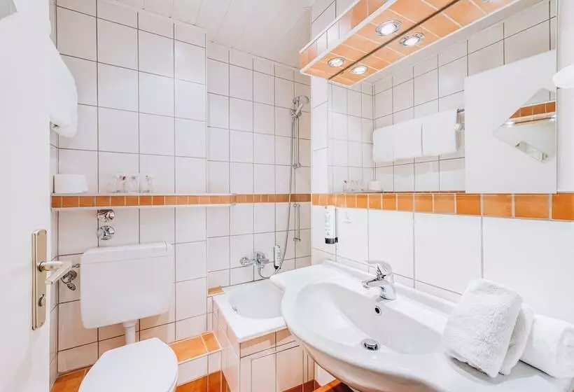 Habitación Familiar, Isartor