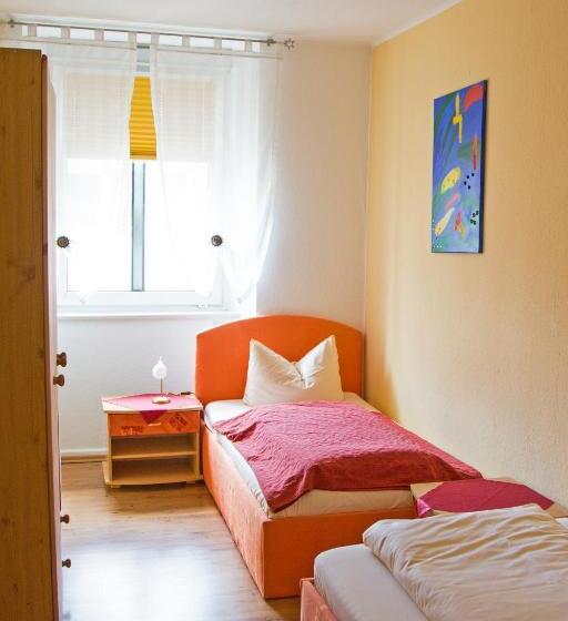 חדר משפחתי, Restaurant Löwen