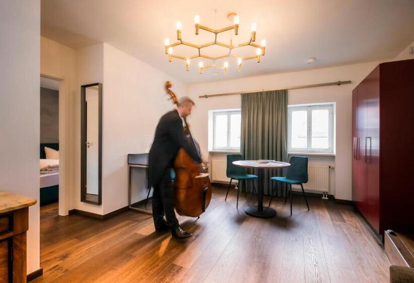 スイート, Münchner Hof Und Blauer Turm