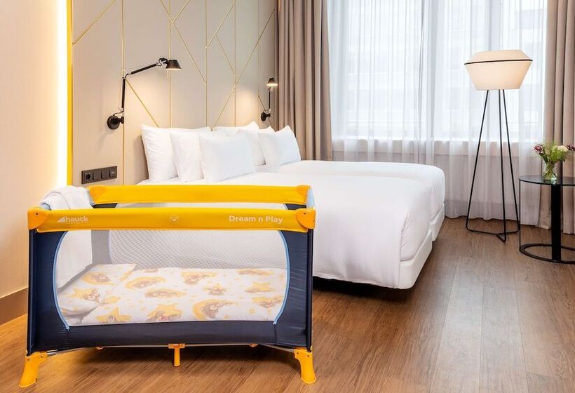 Quarto Familiar, NH Collection Munchen Bavaria