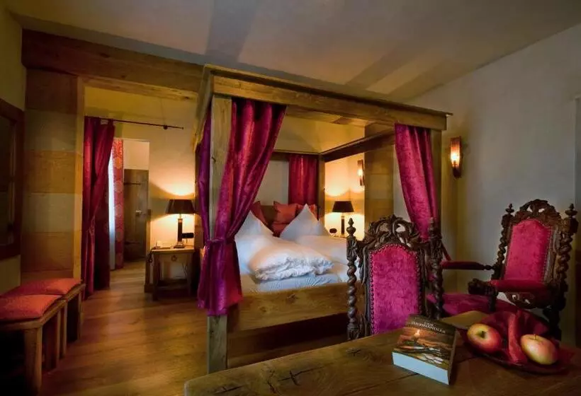 سوییت جونیور, Simones Hotel Fürstenhof