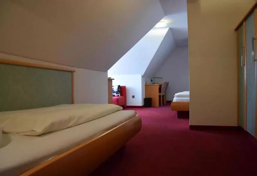 Quarto Triplo Estandar, Roter Löwe