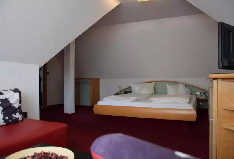 Quarto Triplo Estandar, Roter Löwe