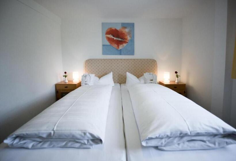 غرفة كلاسيكية, Schiff Am Schluchsee