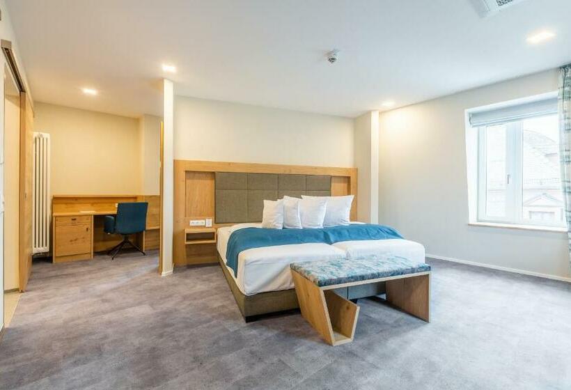 스위트, Schwan Und Post Business Quarters