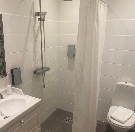 חדר משפחתי, Den Gamle Grænsekro Inn