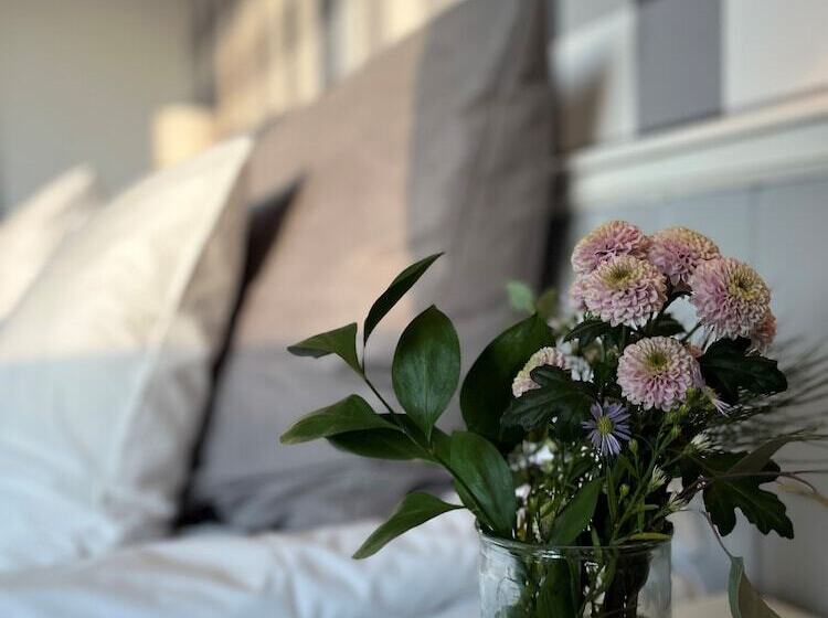 חדר משפחתי, Den Gamle Grænsekro Inn