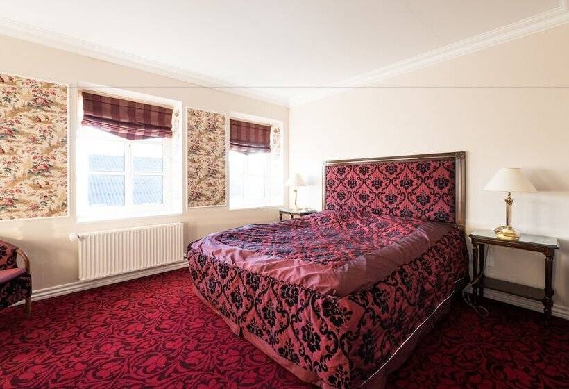 חדר משפחתי, Den Gamle Grænsekro Inn