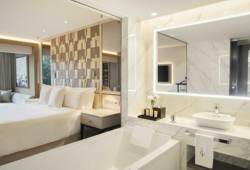 سوییت جونیور اجرایی, El Embajador, A Royal Hideaway