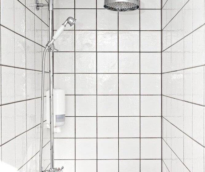 חדר סטנדרט יחיד, Kirstine