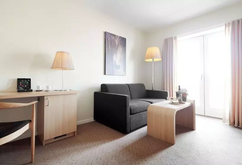 Perhehuone, Montra Hotel Sabro Kro