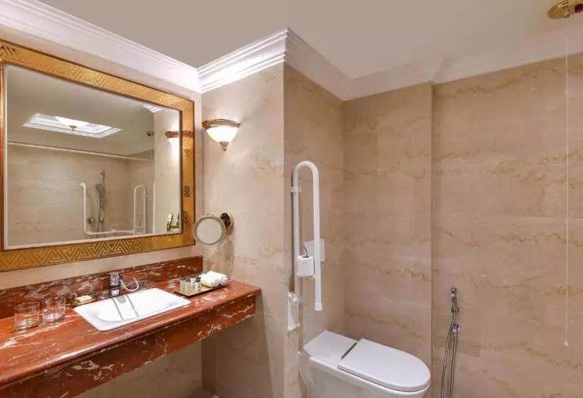 اتاق لوکس با تخت بزرگ, Sheraton Grand Doha Resort & Convention
