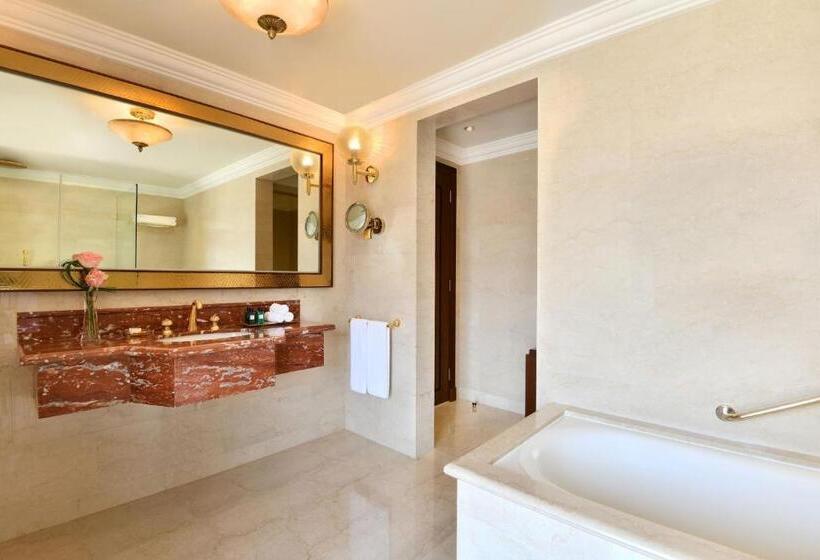 سوییت جونیور, Sheraton Grand Doha Resort & Convention