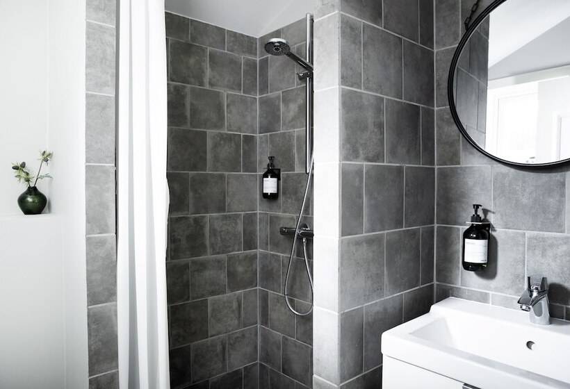 חדר סטנדרט, Skjalm Hvide