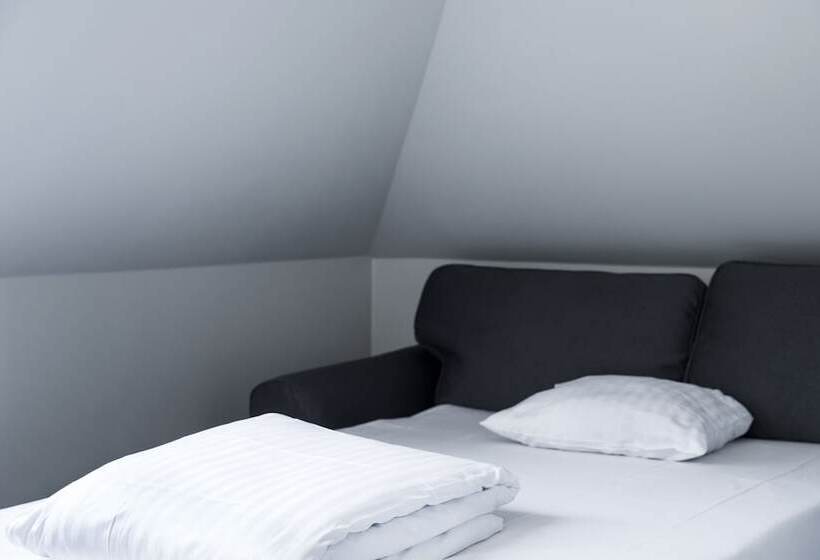 חדר משפחתי, Skjalm Hvide