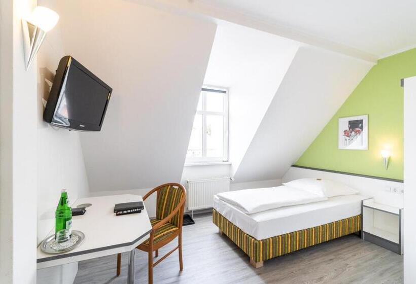 Habitación Estàndard Individual, Stadtkrug