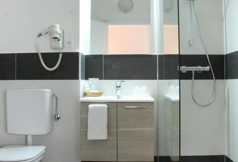 Номер Economy, Alexandra