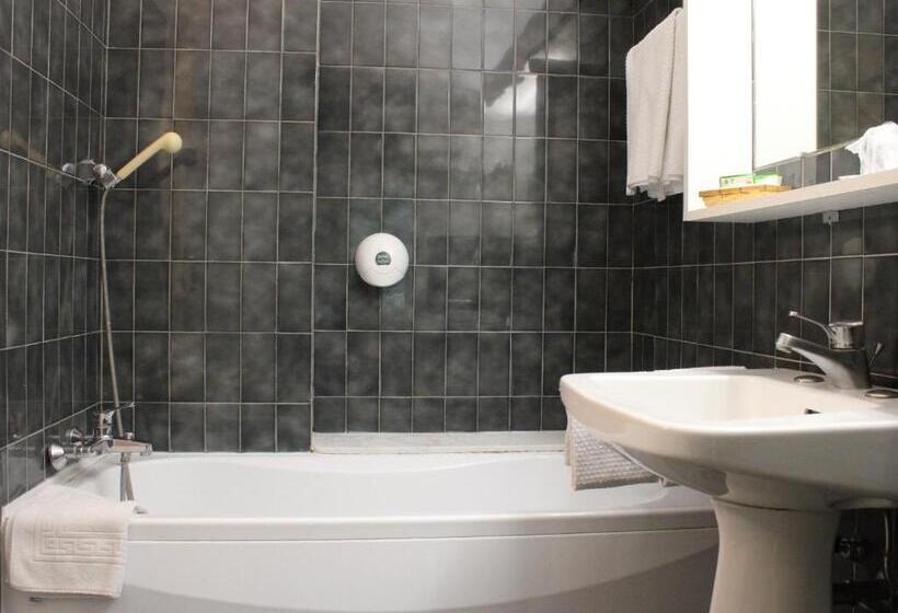 חדר אקונומי, Alexandra