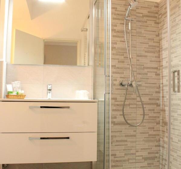 חדר אקונומי, Alexandra