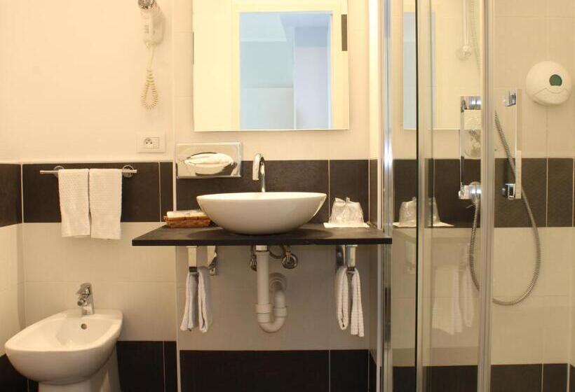 חדר סטנדרט, Alexandra