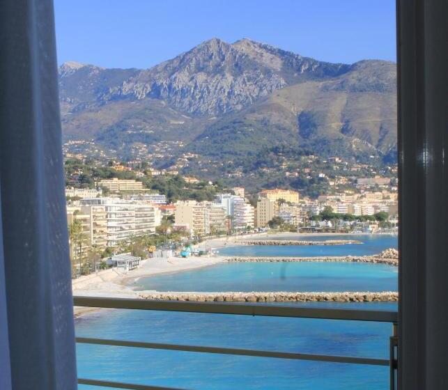 חדר סופריור, Alexandra