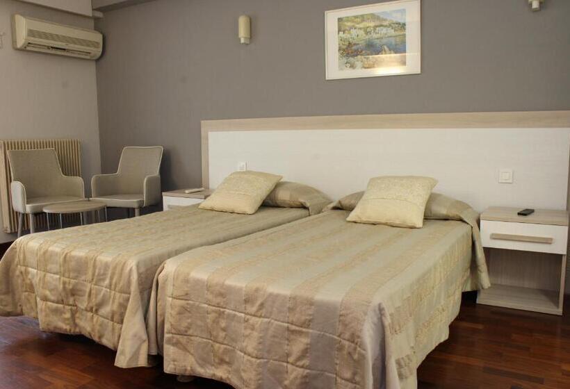 이코노미 룸, Alexandra