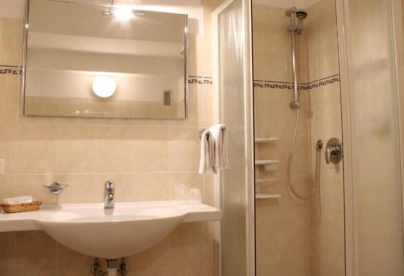 חדר סטנדרט, Alexandra