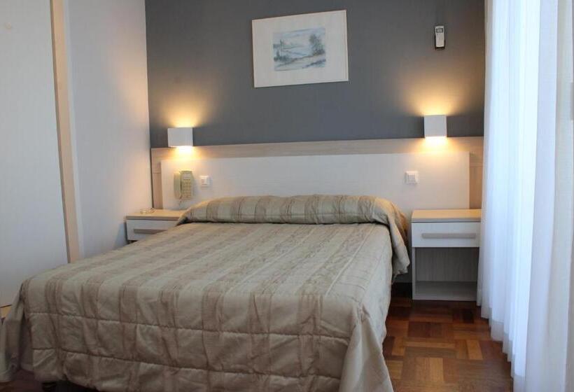 חדר סופריור, Alexandra