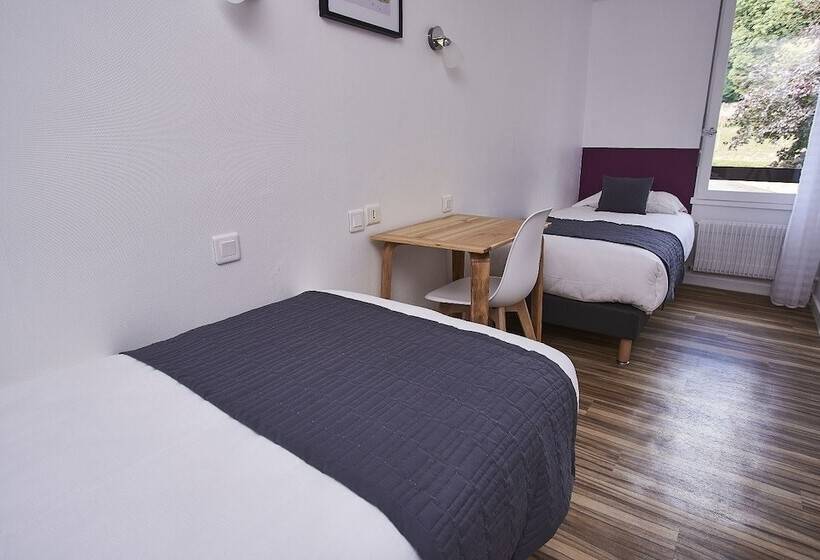 غرفة كومفورت ثلاثية, Logis Hôtel De La Bruyere