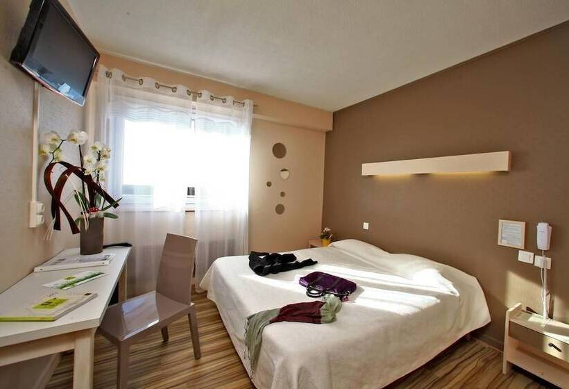 غرفة كومفورت ثلاثية, Logis Hôtel De La Bruyere