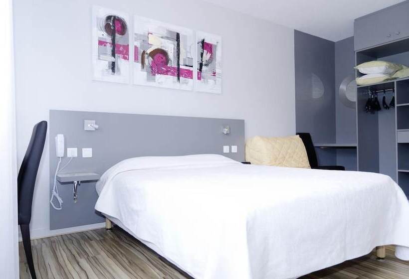 غرفة كومفورت ثلاثية, Logis Hôtel De La Bruyere