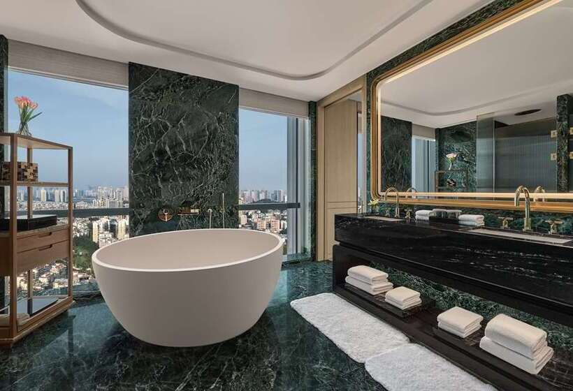 סוויטה, Conrad Dublin